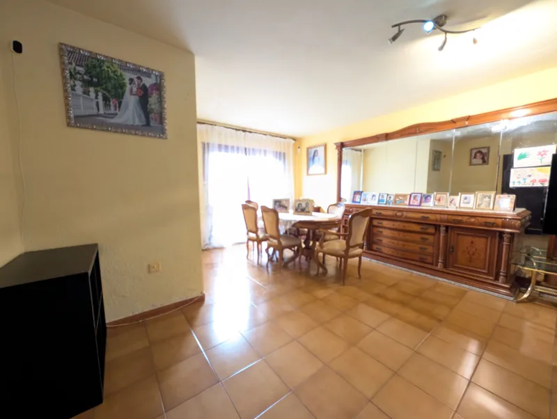 Vivienda con gran potencial de reforma en el centro de Estepona - Imagen